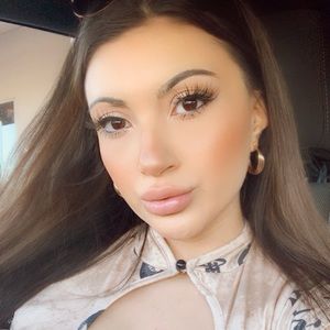 Meet your Posher, Celeste